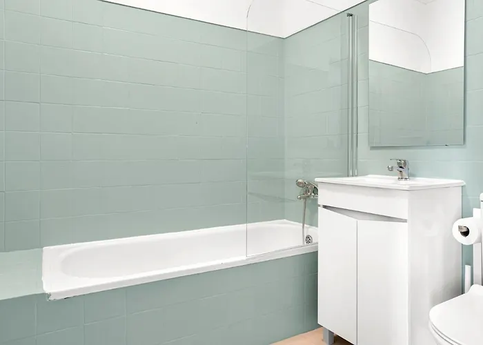 Gasthuis Wonderful Shared In Alfornelos - Near Metro!