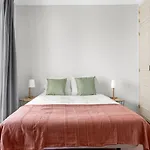 Wonderful Shared In Alfornelos - Near Metro! *