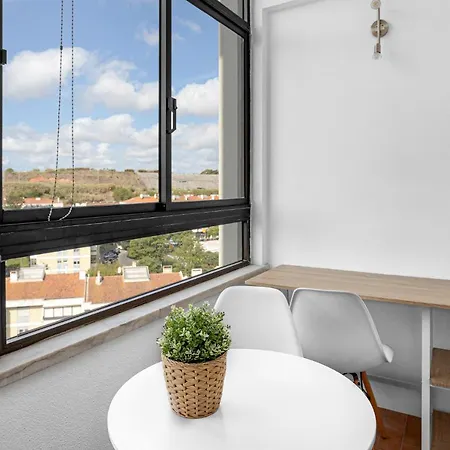 Wonderful Shared In Alfornelos - Near Metro! Lizbona