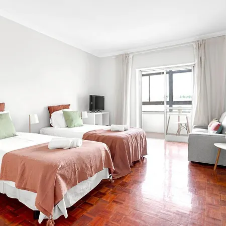 Wonderful Shared In Alfornelos - Near Metro! Pensjonat