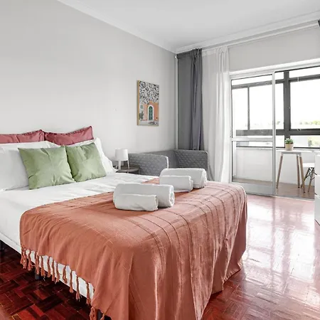 Wonderful Shared In Alfornelos - Near Metro! *