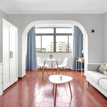 Wonderful Shared In Alfornelos - Near Metro! בית הארחה ליסבון
