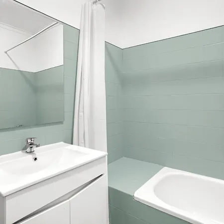 Gasthuis Wonderful Shared In Alfornelos - Near Metro! *