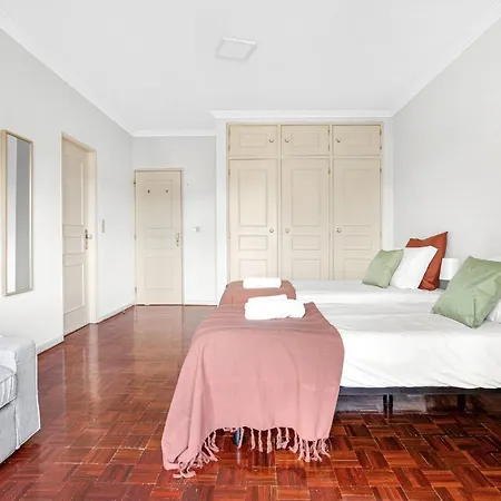 Guest house Wonderful Shared In Alfornelos - Near Metro! Lisbon