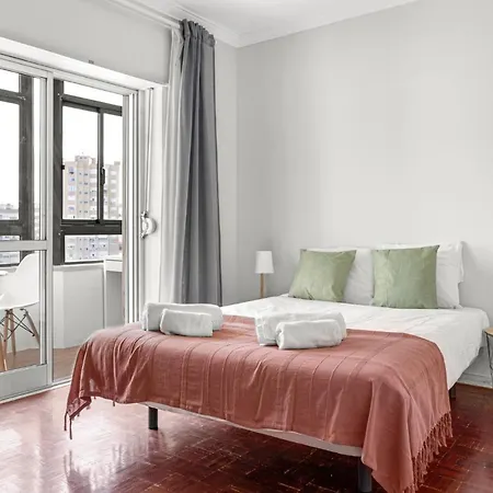 Guest house Wonderful Shared In Alfornelos - Near Metro!