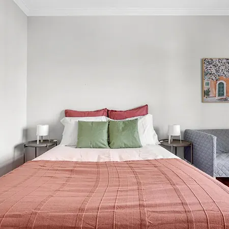 Wonderful Shared In Alfornelos - Near Metro! Guest house