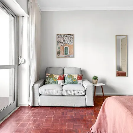 Wonderful Shared In Alfornelos - Near Metro!