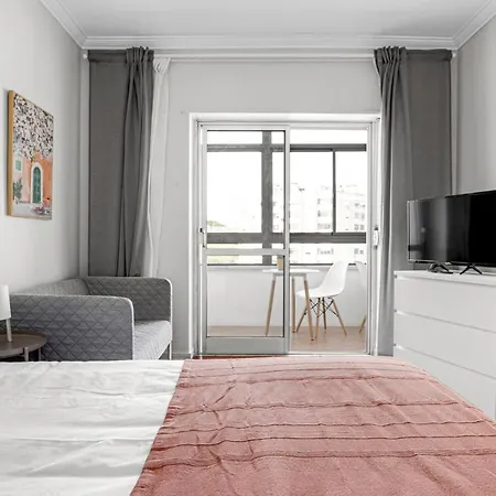 Wonderful Shared In Alfornelos - Near Metro! بيت ضيافة