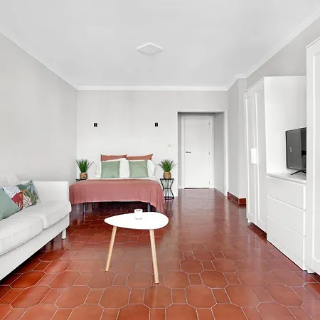 Wonderful Shared In Alfornelos - Near Metro! بيت ضيافة *