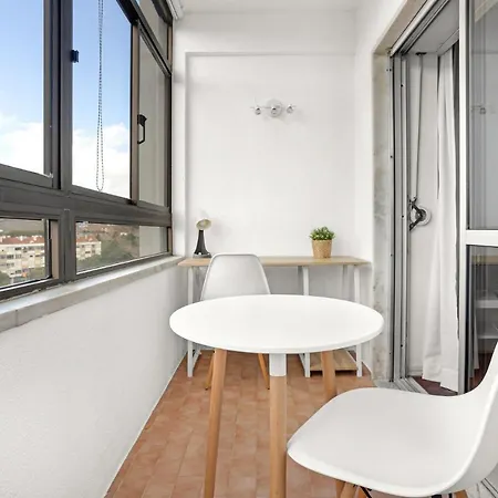 Wonderful Shared In Alfornelos - Near Metro!