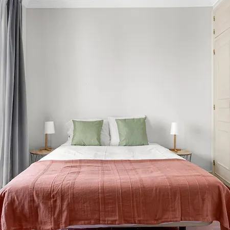 Wonderful Shared In Alfornelos - Near Metro! *